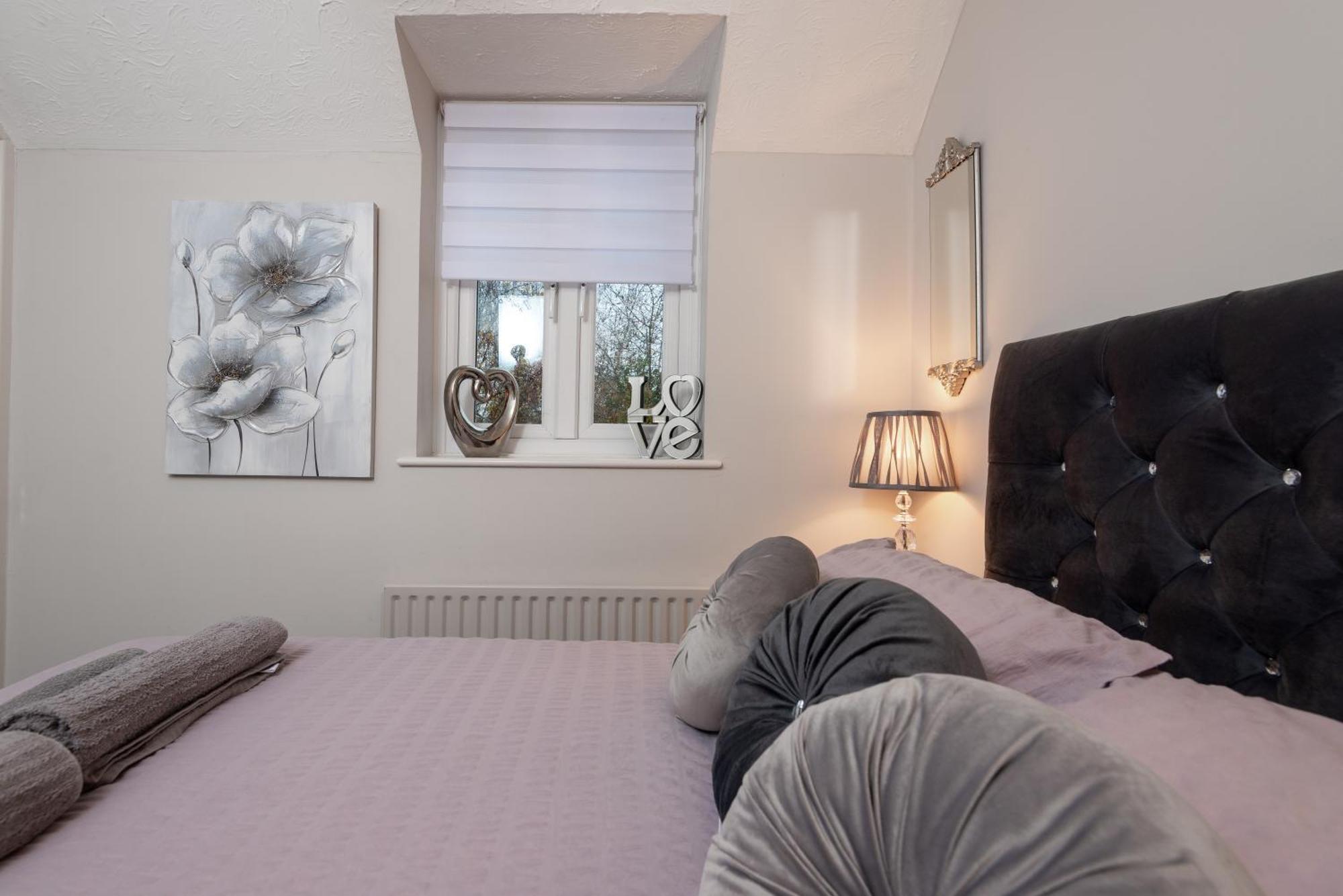 Worcester Fabulous Cherry Tree Mews Self Check In Dogs Welcome By Prior Arrangement , 2 Double Bedrooms ,Super Fast Wi-Fi, With Free Off Road Parking For 2 Vehicles Near Royal Hospital And Woodland Walks Exterior photo