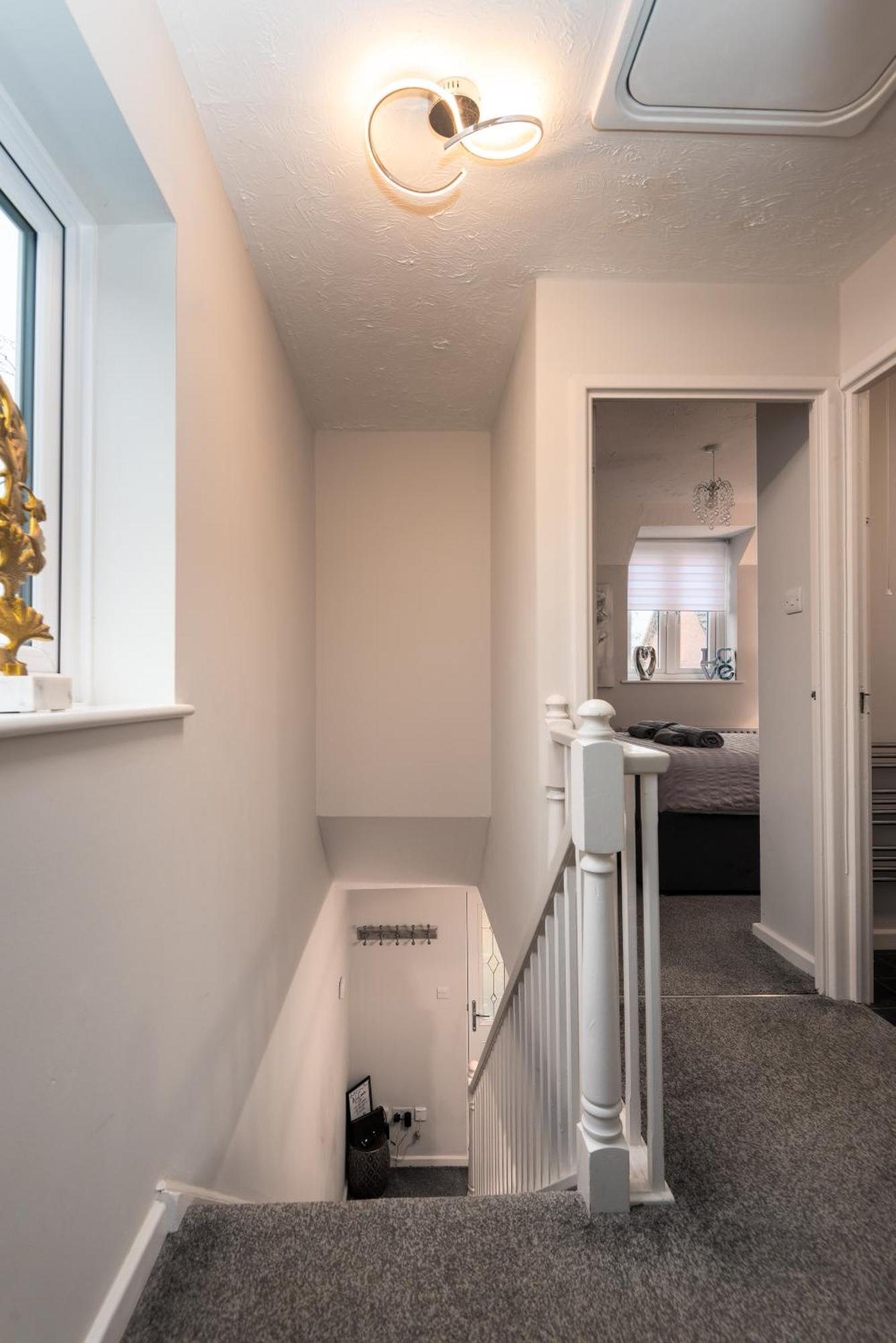 Worcester Fabulous Cherry Tree Mews Self Check In Dogs Welcome By Prior Arrangement , 2 Double Bedrooms ,Super Fast Wi-Fi, With Free Off Road Parking For 2 Vehicles Near Royal Hospital And Woodland Walks Exterior photo