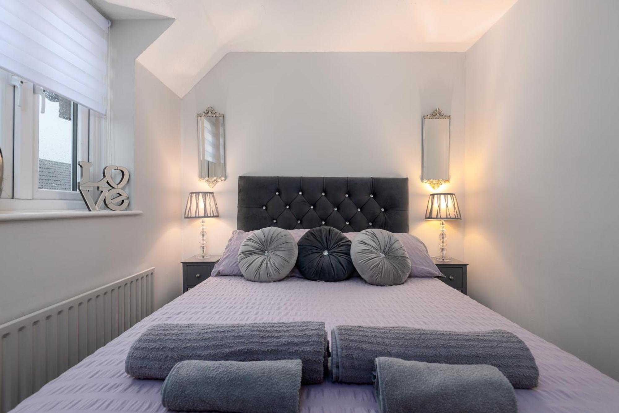 Worcester Fabulous Cherry Tree Mews Self Check In Dogs Welcome By Prior Arrangement , 2 Double Bedrooms ,Super Fast Wi-Fi, With Free Off Road Parking For 2 Vehicles Near Royal Hospital And Woodland Walks Exterior photo