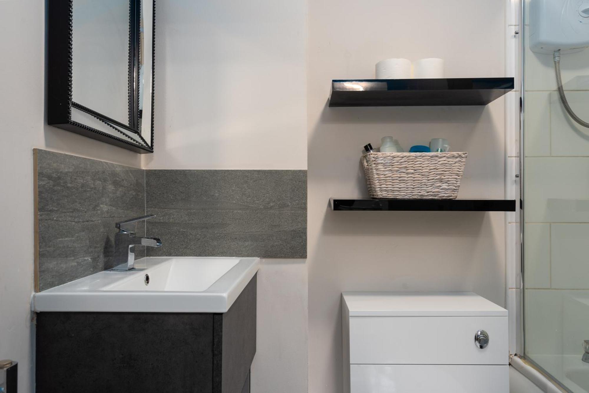 Worcester Fabulous Cherry Tree Mews Self Check In Dogs Welcome By Prior Arrangement , 2 Double Bedrooms ,Super Fast Wi-Fi, With Free Off Road Parking For 2 Vehicles Near Royal Hospital And Woodland Walks Exterior photo