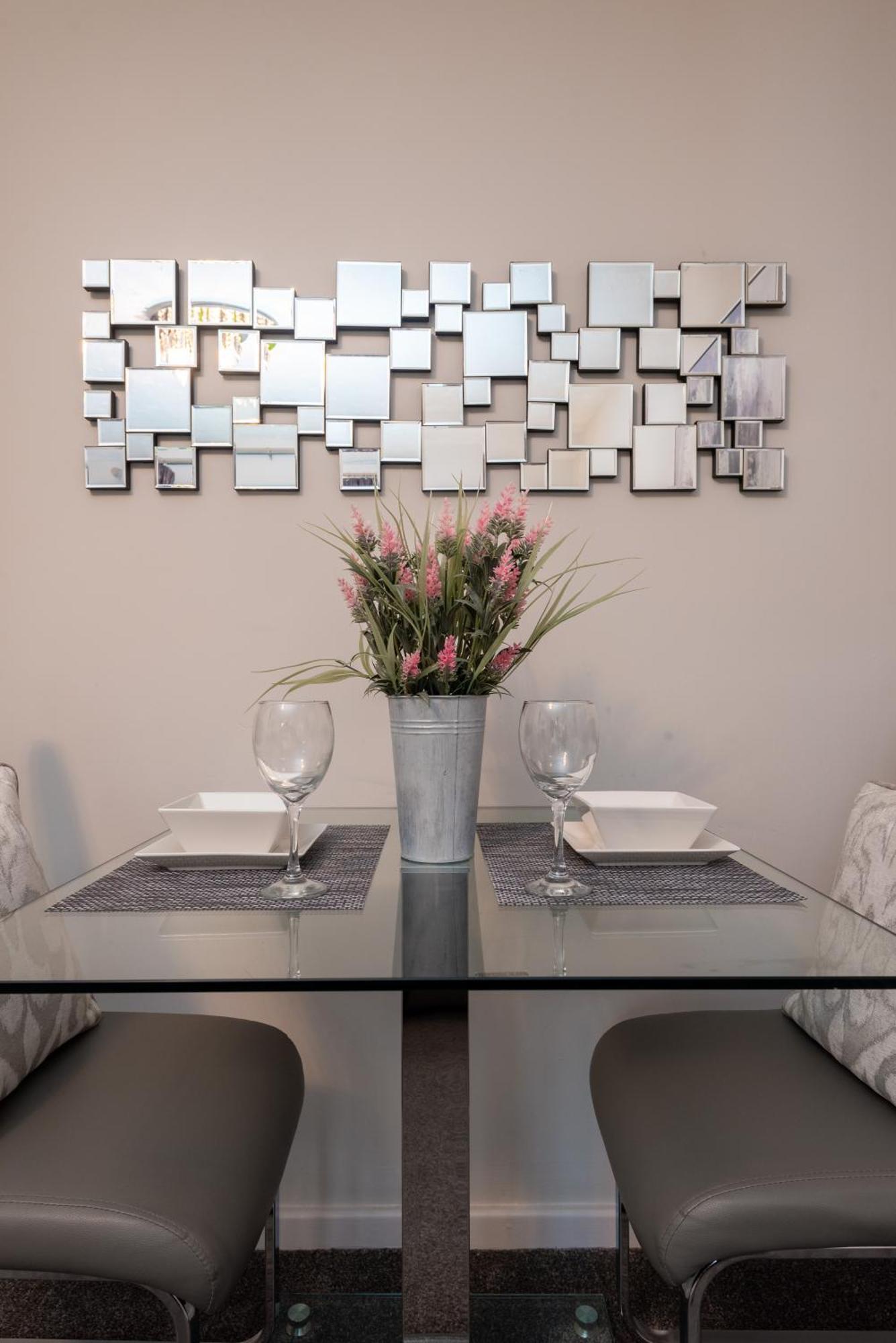 Worcester Fabulous Cherry Tree Mews Self Check In Dogs Welcome By Prior Arrangement , 2 Double Bedrooms ,Super Fast Wi-Fi, With Free Off Road Parking For 2 Vehicles Near Royal Hospital And Woodland Walks Exterior photo