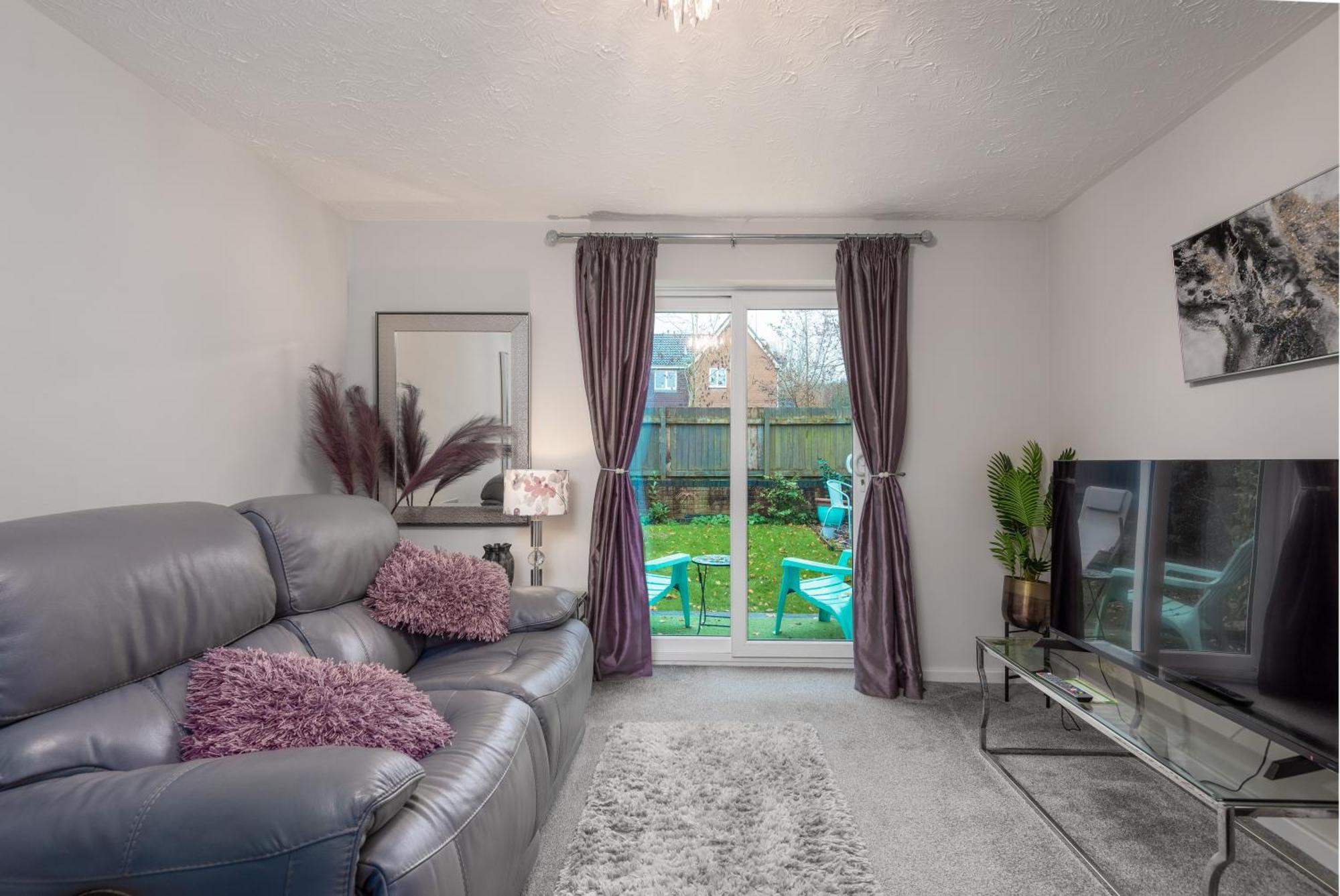 Worcester Fabulous Cherry Tree Mews Self Check In Dogs Welcome By Prior Arrangement , 2 Double Bedrooms ,Super Fast Wi-Fi, With Free Off Road Parking For 2 Vehicles Near Royal Hospital And Woodland Walks Exterior photo